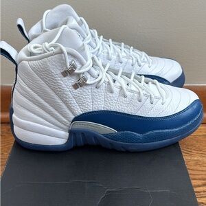 Size 6.5 Y Jordan White and Navy High-Top Basketball Sneakers
